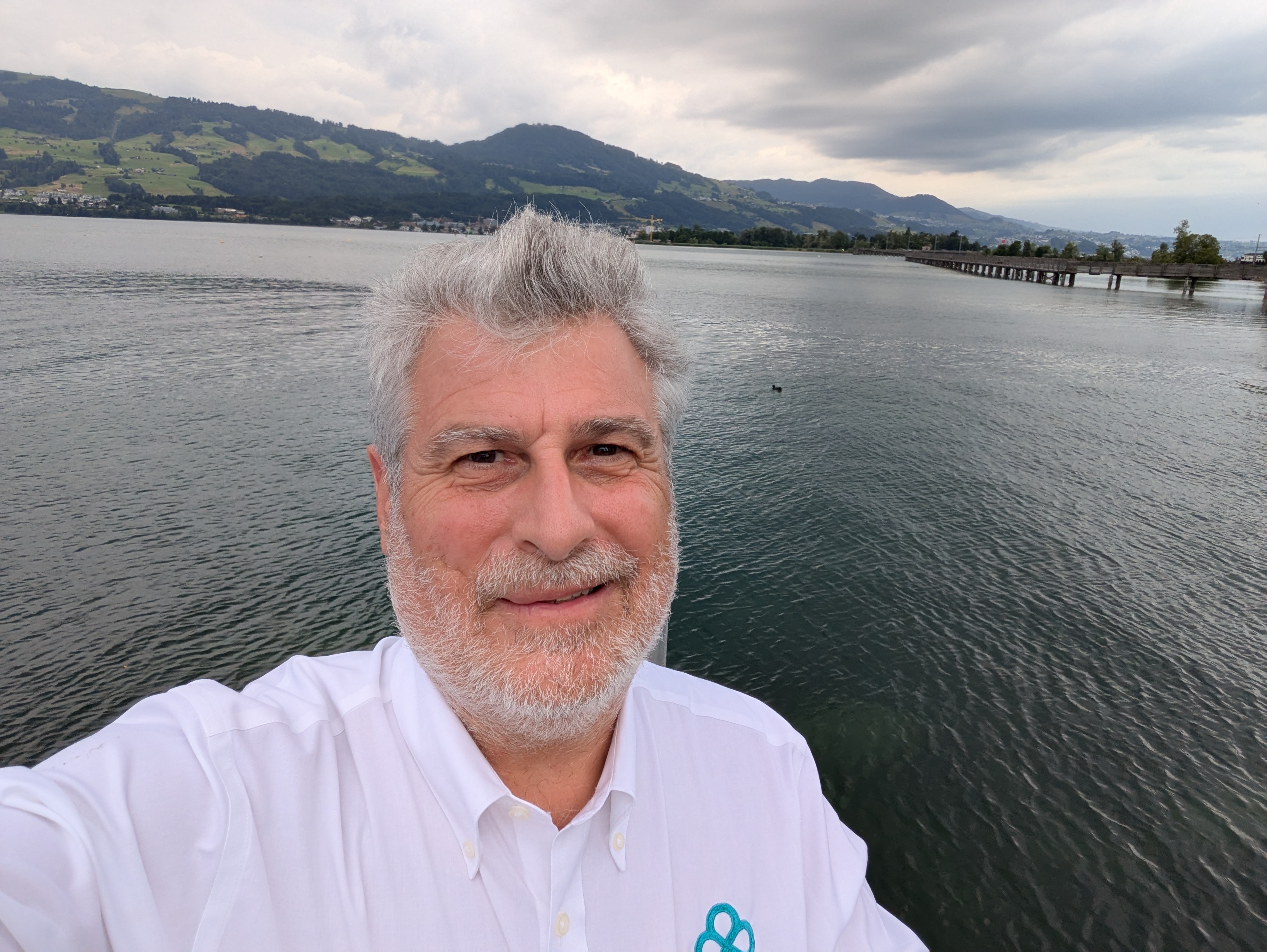 Bruce selfie on the lake