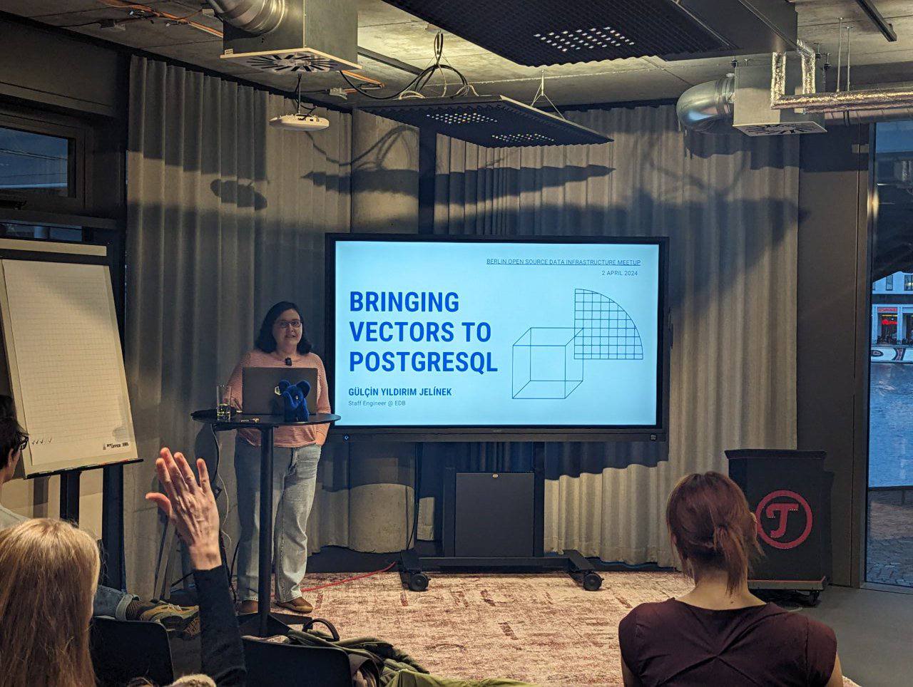 Gülçin Yildirim Jelinek presents at a Berlin Open Source Data Infrastructure Meetup
